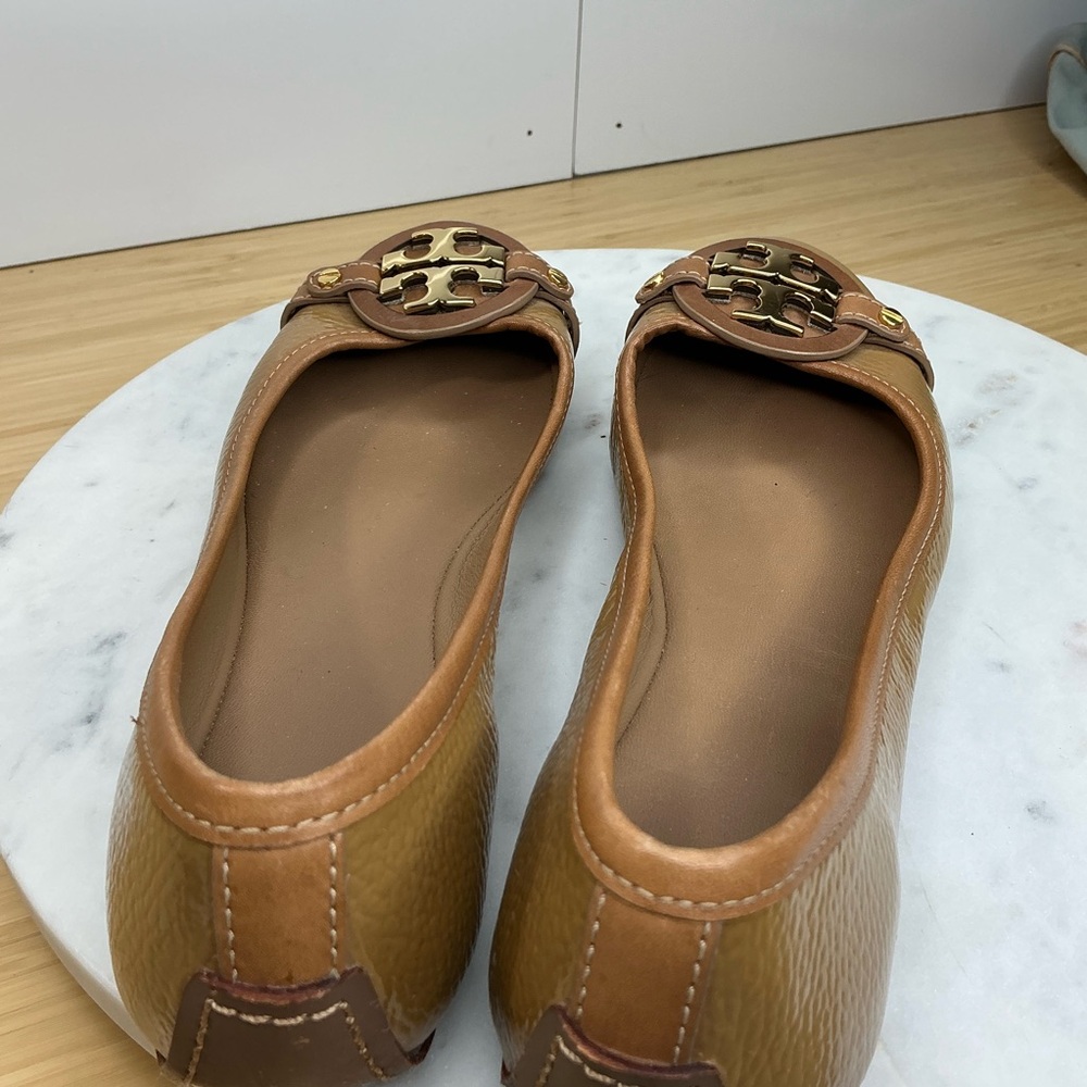 Tory Burch Size 10 Aaden Camel Flat - Picture 16 of 16